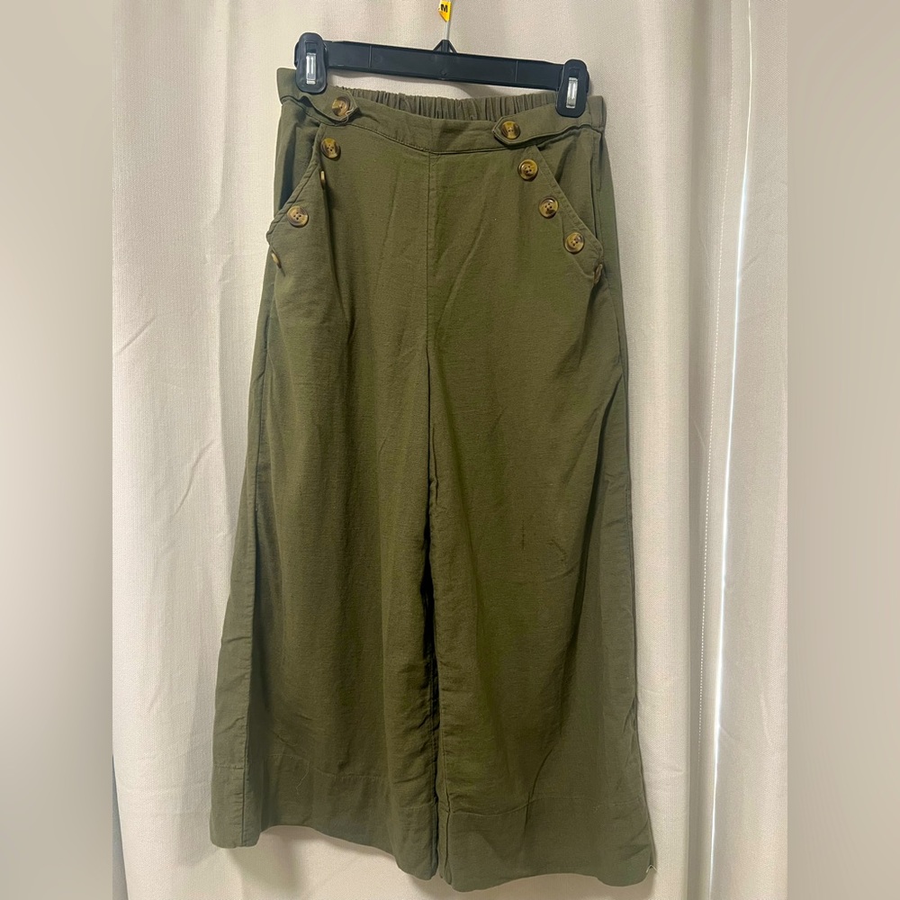 American Eagle Olive crop pants